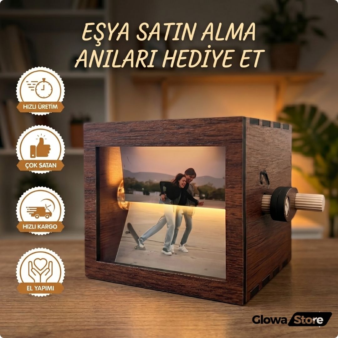 Sonsuz fotoğraf kutusu açıkken görünen ışıklı iç tasarım. Yanında rozetlerle gösterilmiş. Loş ışıklı odada.